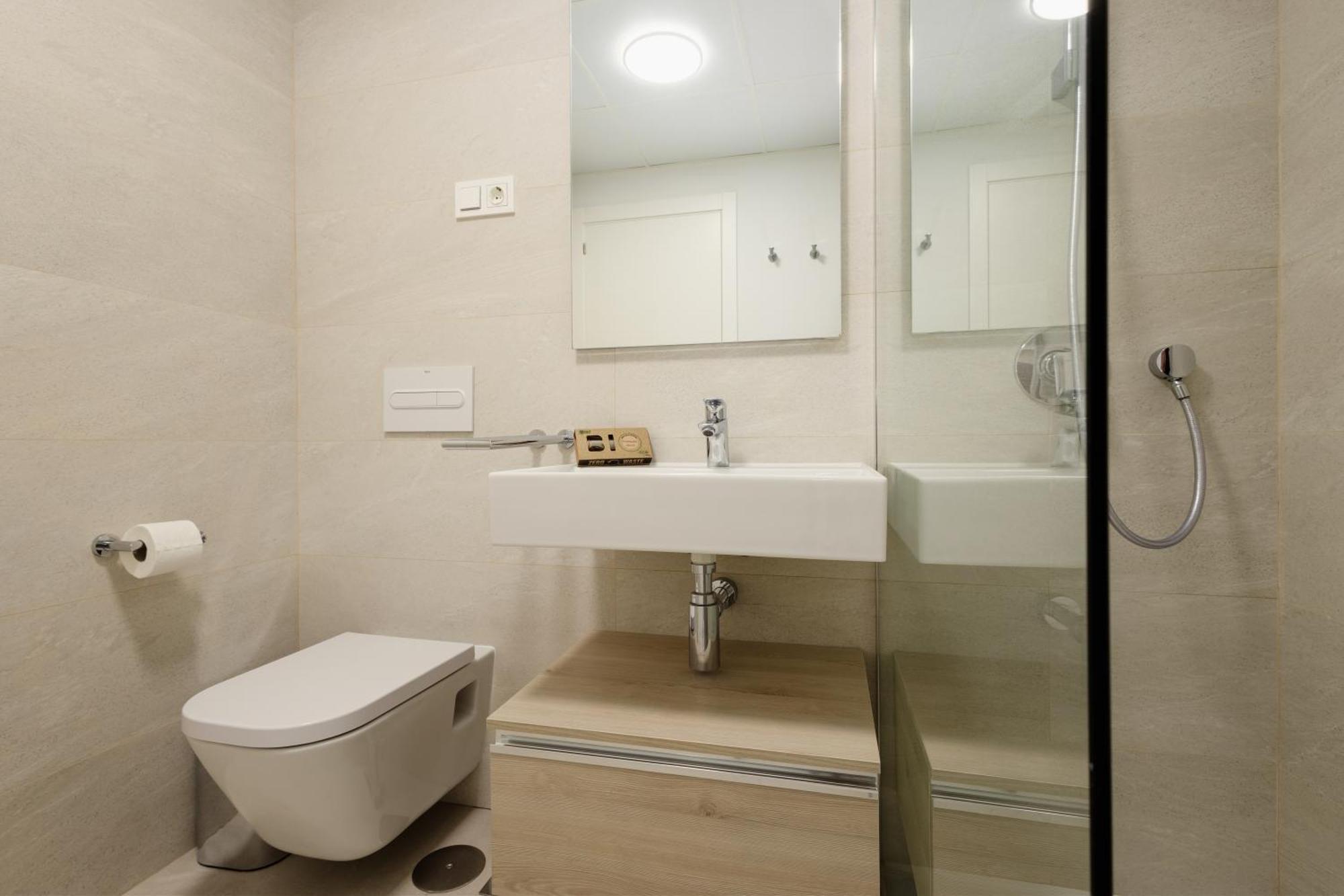 Luxurious 2 Bedroom Apartment Close To The Beach In เอสเตโปนา ภายนอก รูปภาพ