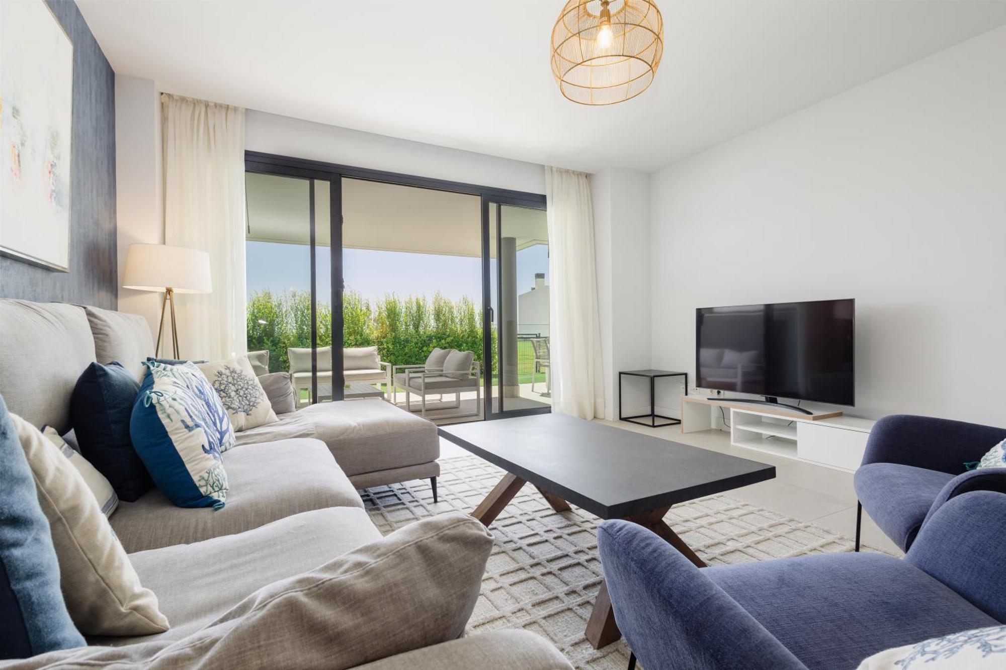 Luxurious 2 Bedroom Apartment Close To The Beach In เอสเตโปนา ภายนอก รูปภาพ