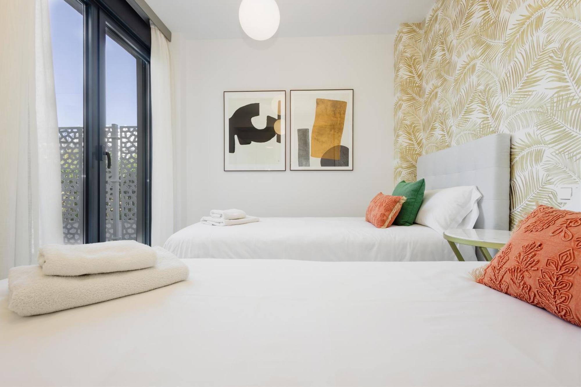 Luxurious 2 Bedroom Apartment Close To The Beach In เอสเตโปนา ภายนอก รูปภาพ