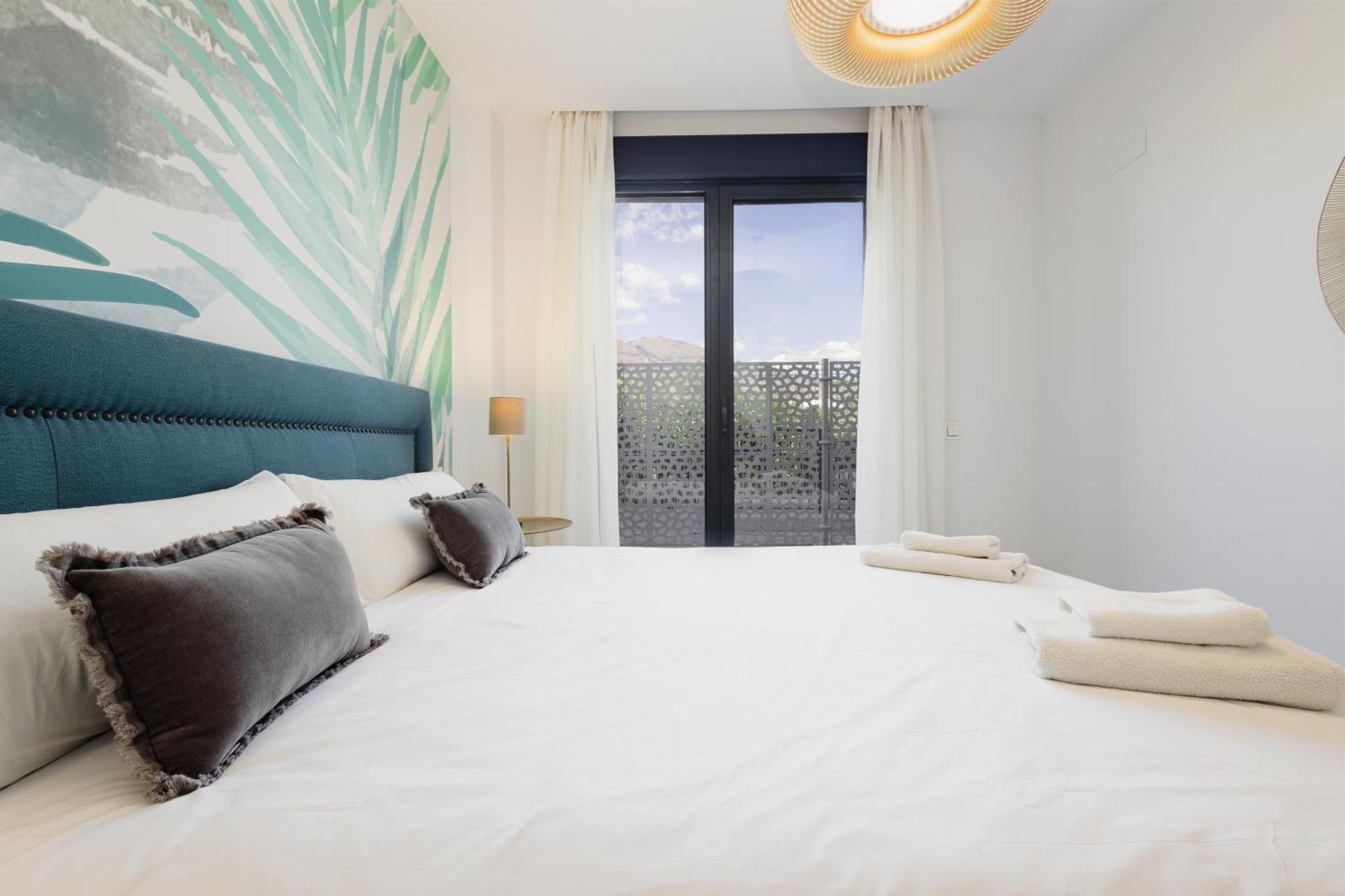 Luxurious 2 Bedroom Apartment Close To The Beach In เอสเตโปนา ภายนอก รูปภาพ