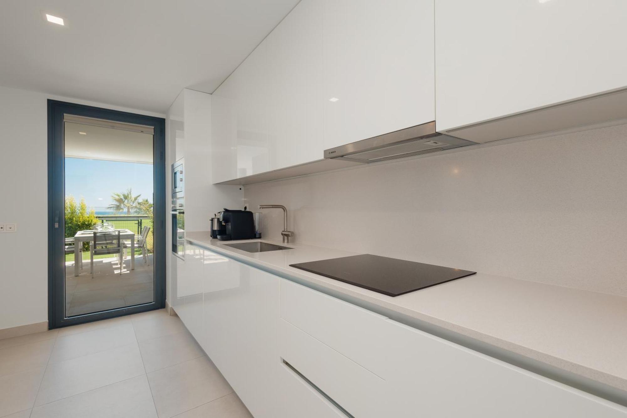 Luxurious 2 Bedroom Apartment Close To The Beach In เอสเตโปนา ภายนอก รูปภาพ
