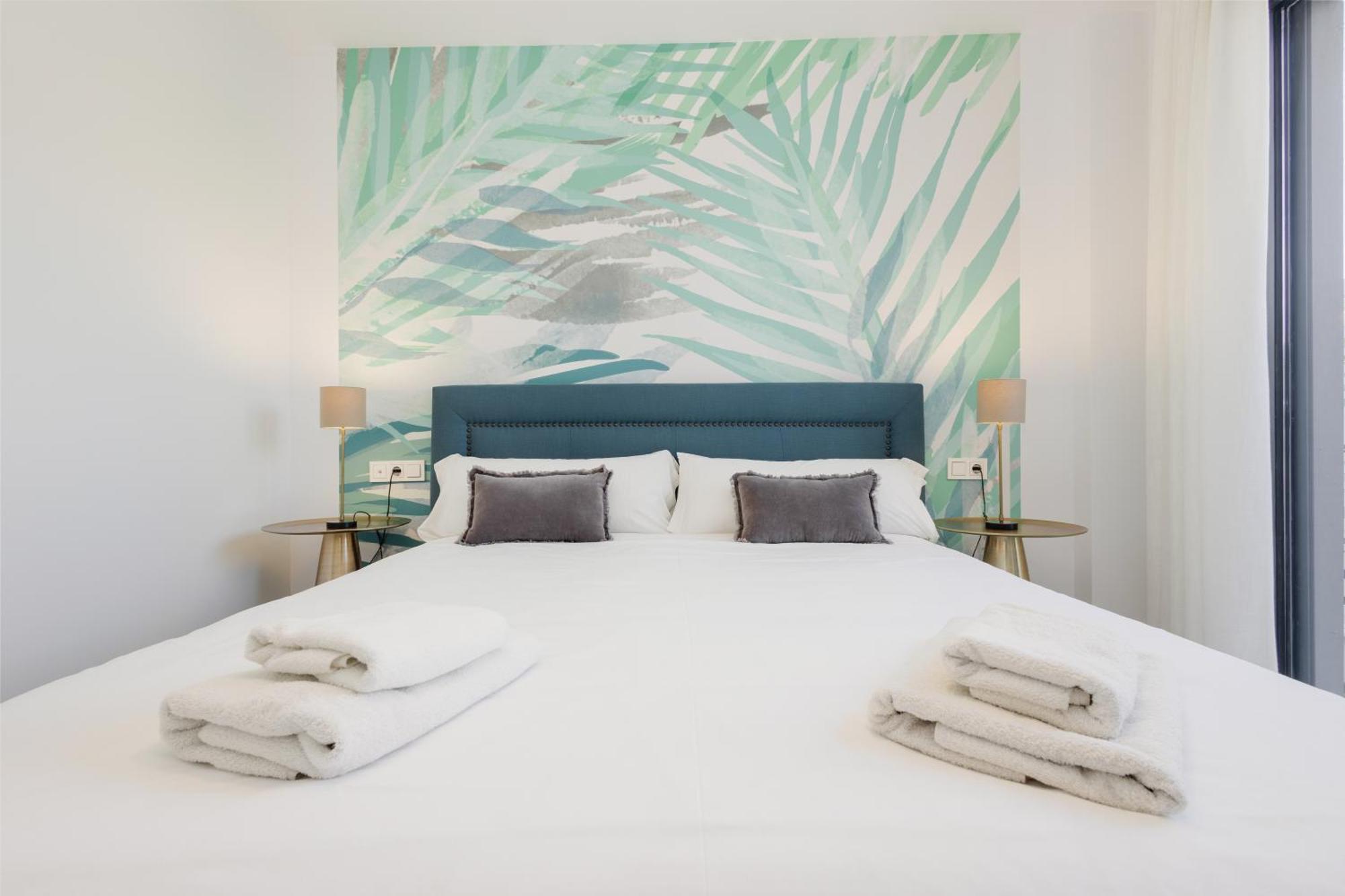 Luxurious 2 Bedroom Apartment Close To The Beach In เอสเตโปนา ภายนอก รูปภาพ